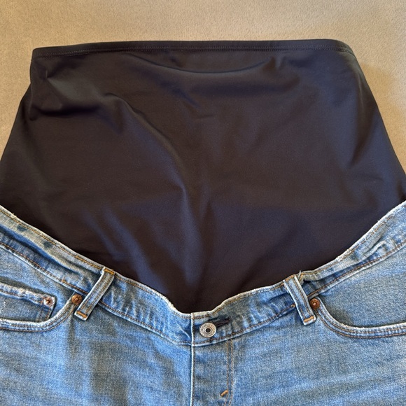 Abercrombie & Fitch Maternity Shorts - Picture 7 of 9